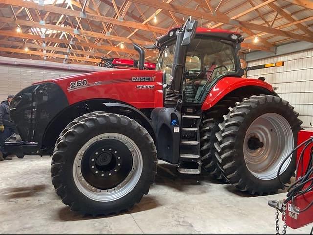 Image of Case IH Magnum 250 equipment image 3