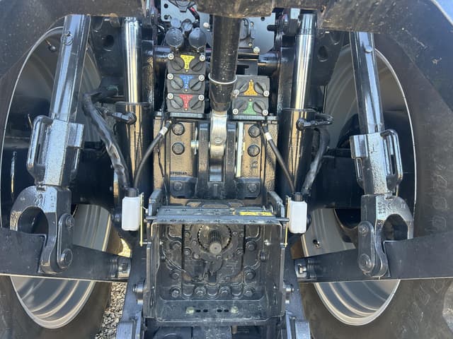 Image of Case IH Magnum 250 equipment image 3