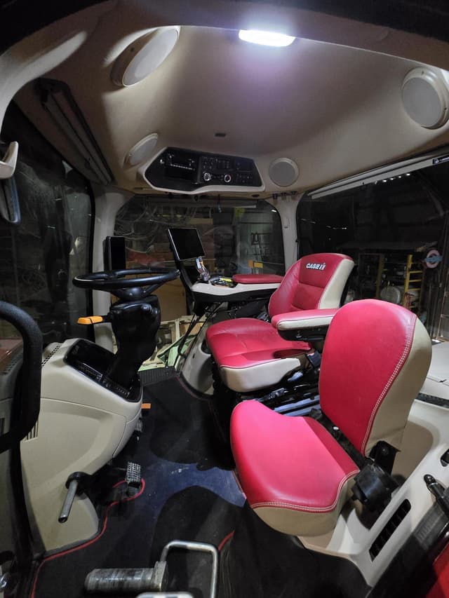 Image of Case IH Magnum 310 equipment image 2