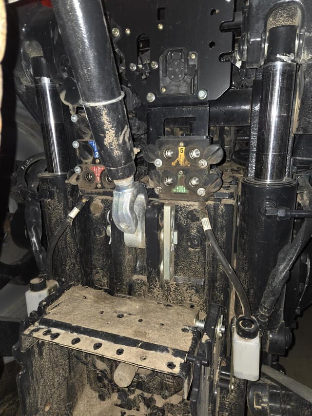 Image of Case IH Magnum 310 equipment image 4