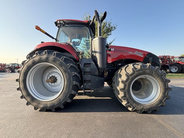 Image of Case IH Magnum 340 equipment image 4
