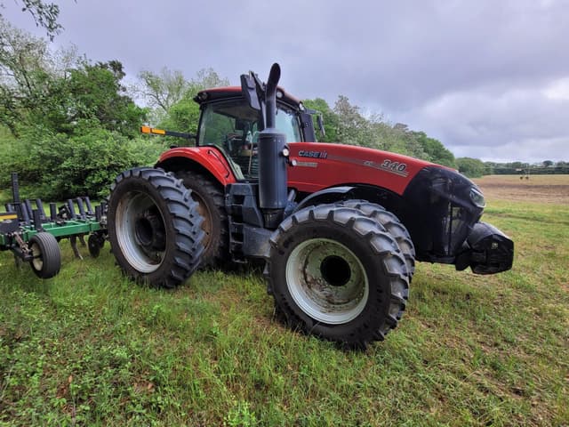 Image of Case IH Magnum 340 equipment image 2