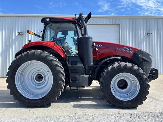 Image of Case IH Magnum 340 equipment image 2