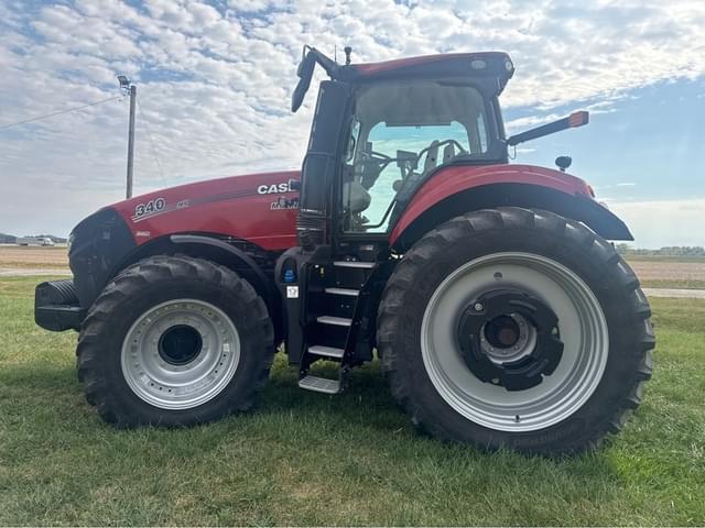 Image of Case IH Magnum 340 equipment image 4