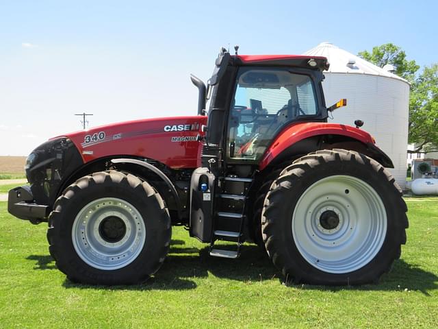 Image of Case IH Magnum 340 equipment image 2