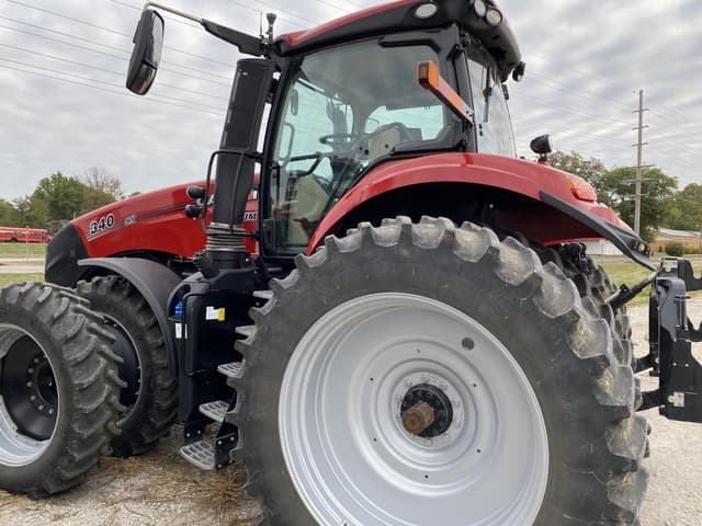 Image of Case IH Magnum 340 equipment image 2