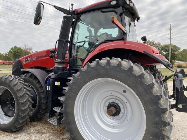 Image of Case IH Magnum 340 equipment image 2