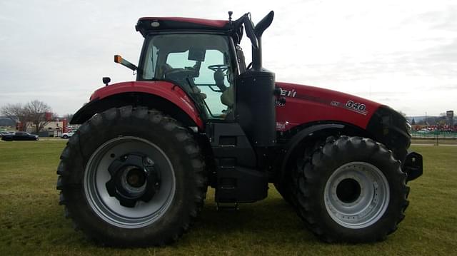 Image of Case IH Magnum 340 equipment image 4