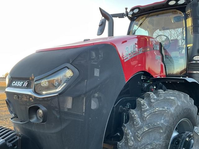 Image of Case IH Magnum 340 equipment image 4