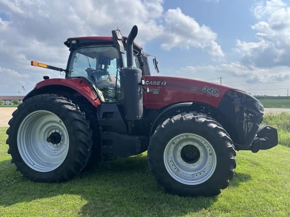 Image of Case IH Magnum 340 equipment image 3