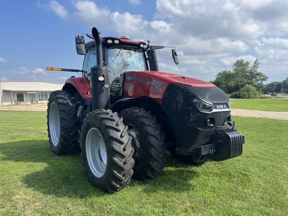 Image of Case IH Magnum 340 equipment image 2