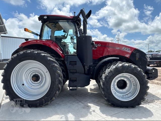 Image of Case IH Magnum 340 equipment image 4