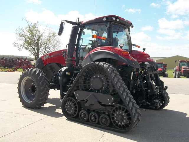 Image of Case IH Magnum 340 Rowtrac equipment image 4