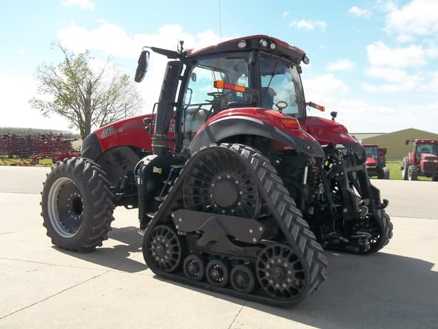 Image of Case IH Magnum 340 Rowtrac equipment image 4