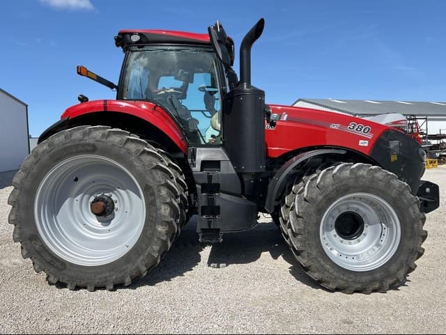 Image of Case IH Magnum 380 equipment image 1