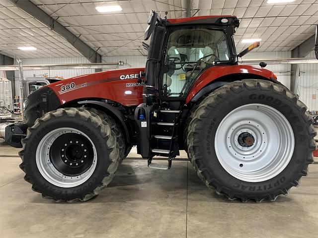 Image of Case IH Magnum 380 equipment image 1