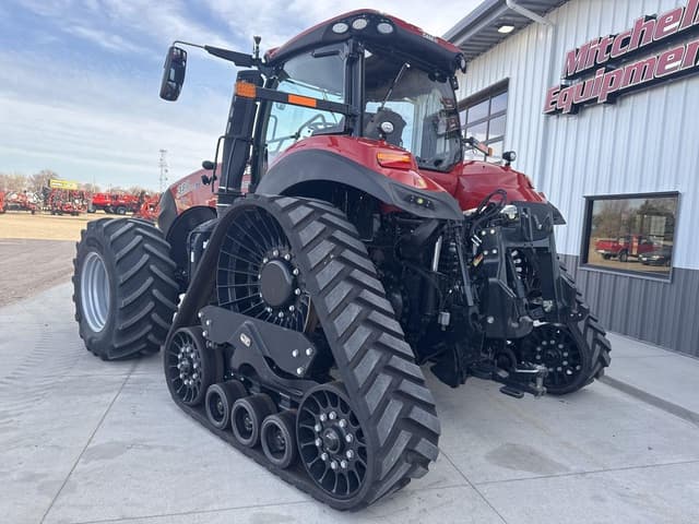Image of Case IH Magnum 380 RowTrac equipment image 4