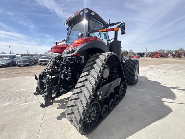Image of Case IH Magnum 380 RowTrac equipment image 4