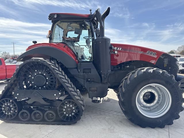 Image of Case IH Magnum 380 RowTrac equipment image 2