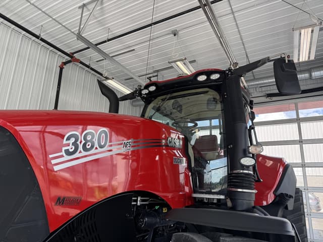 Image of Case IH Magnum 380 RowTrac equipment image 1