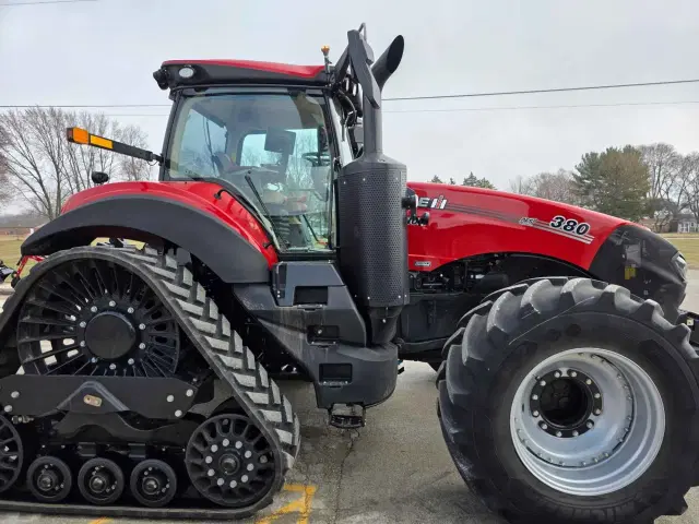 Image of Case IH Magnum 380 RowTrac equipment image 3