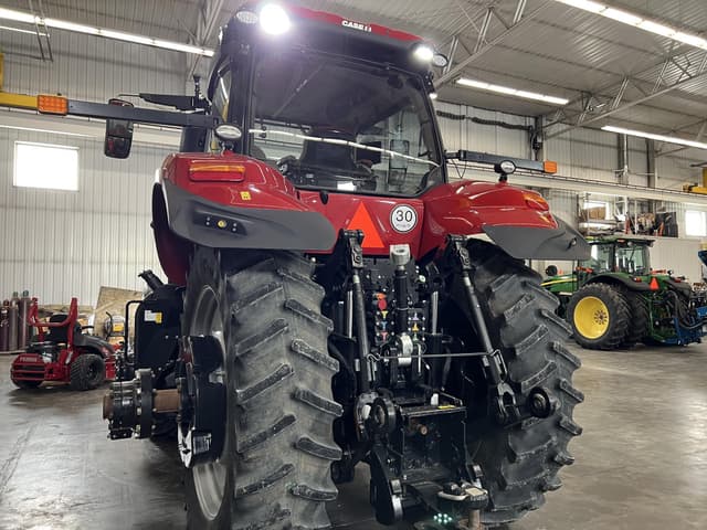Image of Case IH Magnum 400 equipment image 4
