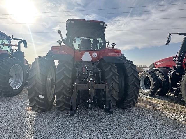 Image of Case IH Magnum 400 equipment image 2