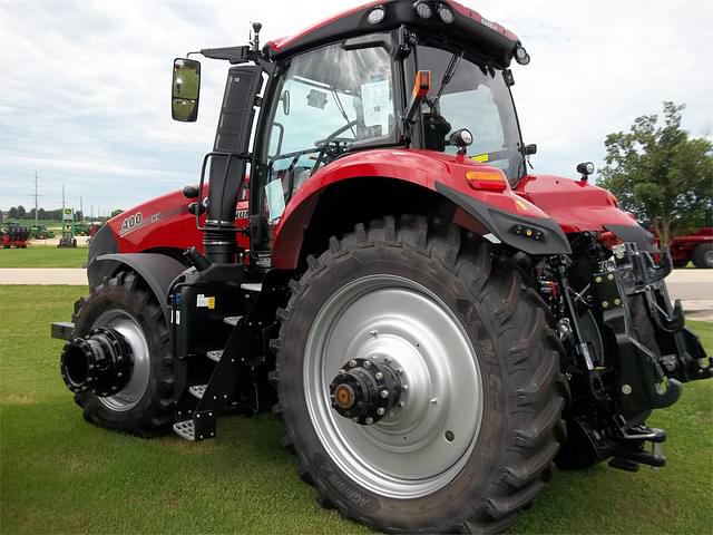 Image of Case IH Magnum 400 equipment image 4