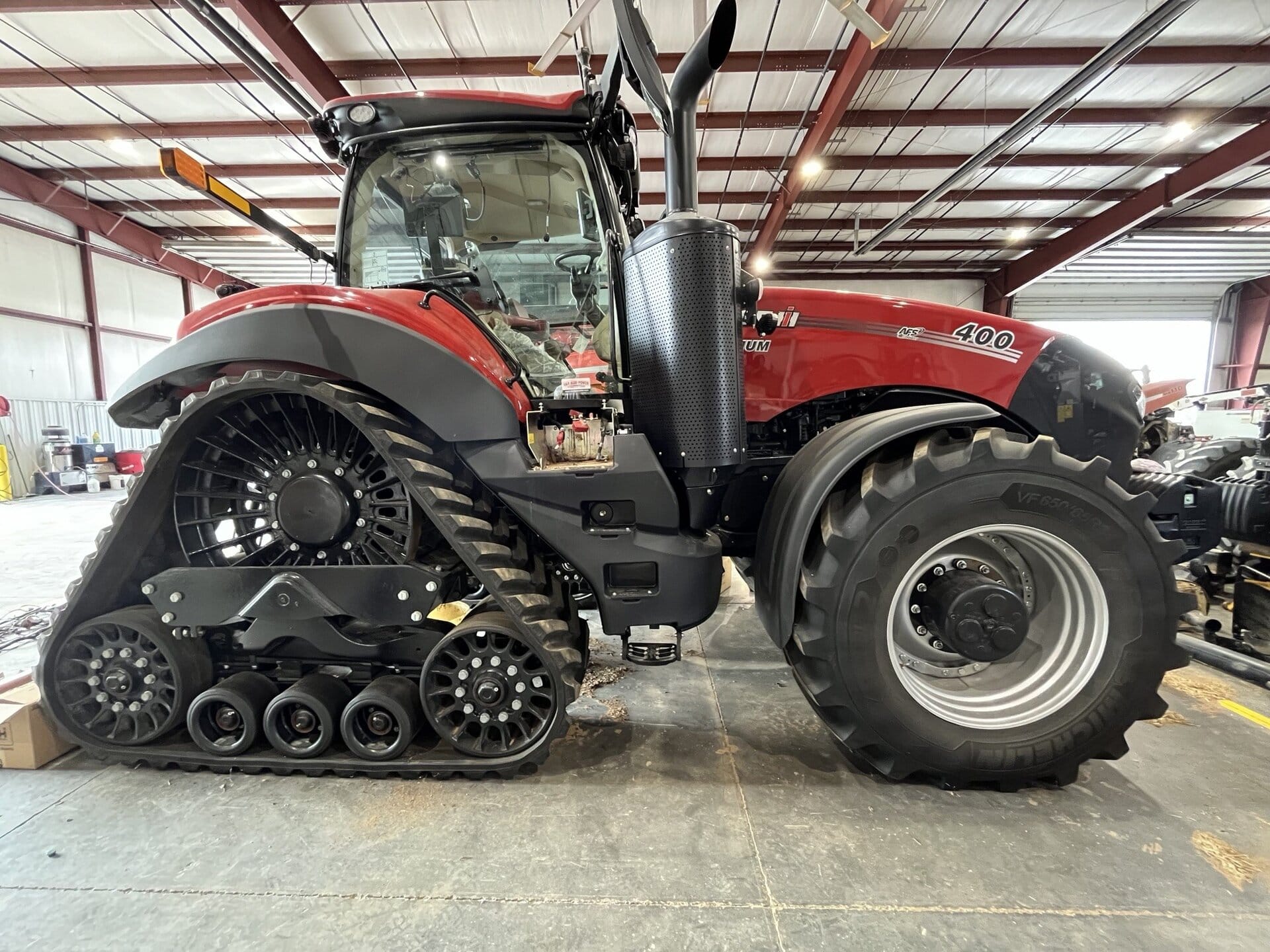 2024 Case IH Magnum 400 Rowtrac Equipment Image0