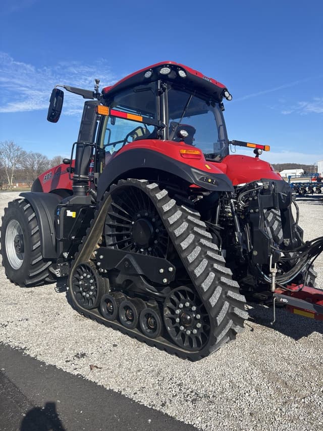 Image of Case IH Magnum 400 Rowtrac equipment image 4