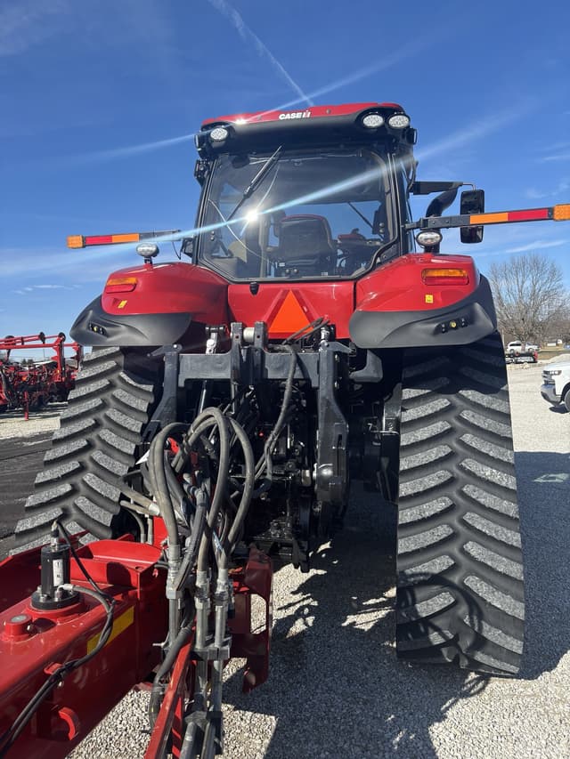 Image of Case IH Magnum 400 Rowtrac equipment image 3