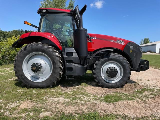 Image of Case IH Magnum 250 equipment image 3