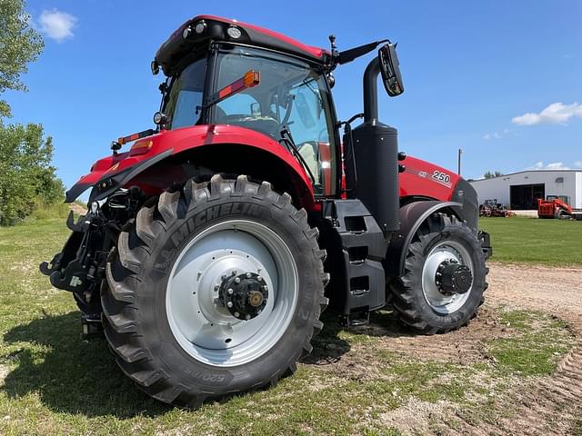 Image of Case IH Magnum 250 equipment image 4