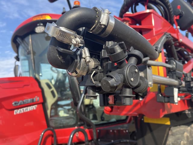 Image of Case IH Patriot 3250 equipment image 4