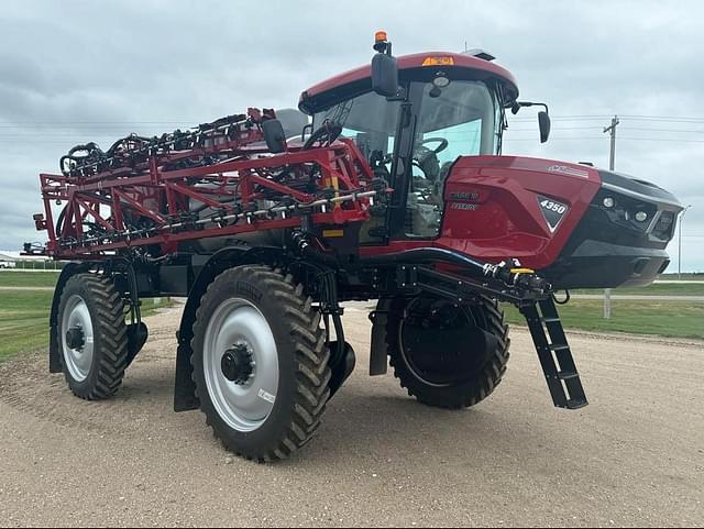 Image of Case IH Patriot 4350 equipment image 2