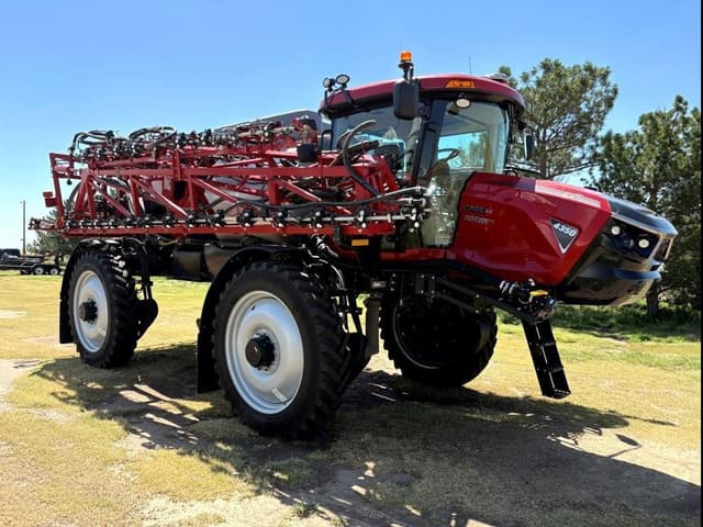 Image of Case IH Patriot 4350 equipment image 2
