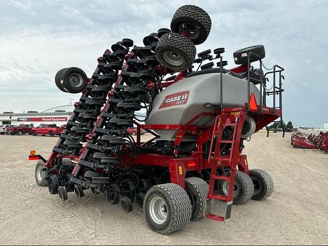 Image of Case IH 550T equipment image 2