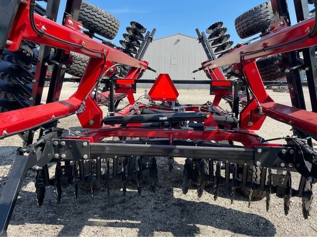 Image of Case IH Barracuda 335 equipment image 3