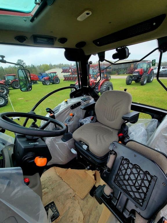 Image of Case IH Farmall 100C equipment image 4