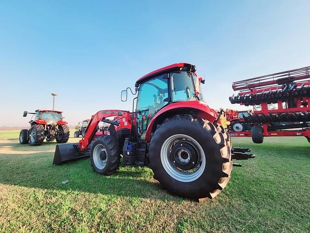 Image of Case IH Farmall 100C equipment image 2