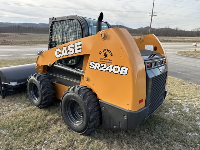 Image of Case SR240B equipment image 2