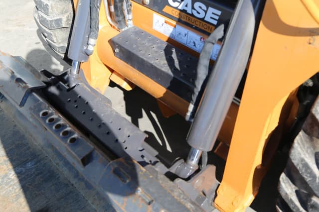 Image of Case SR240B equipment image 3