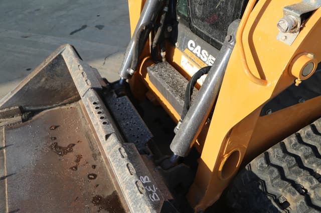 Image of Case TR340B equipment image 2
