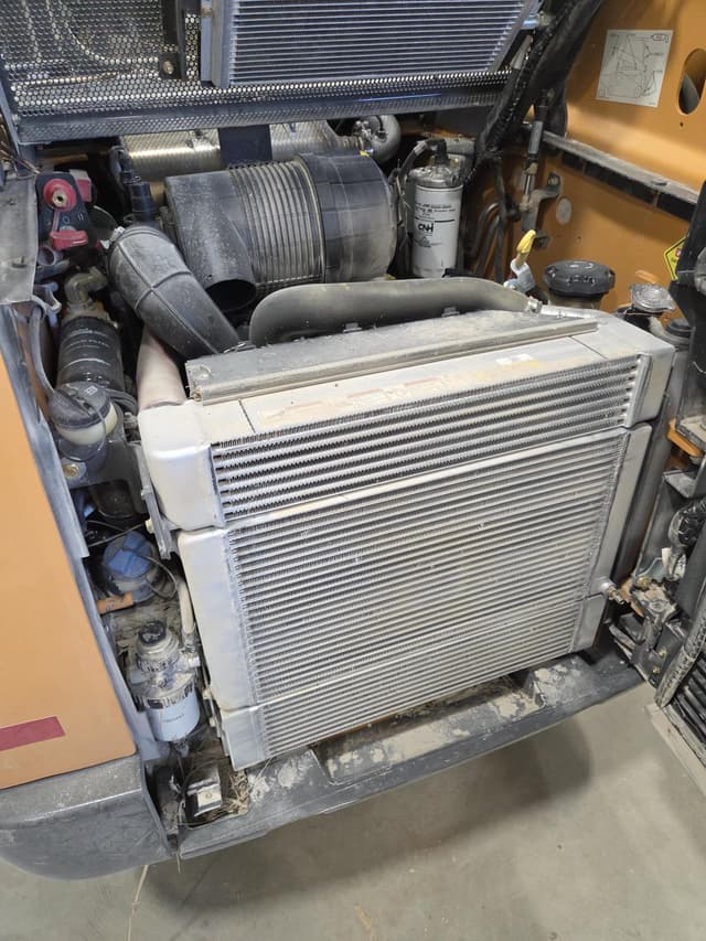 Image of Case TR340B equipment image 3