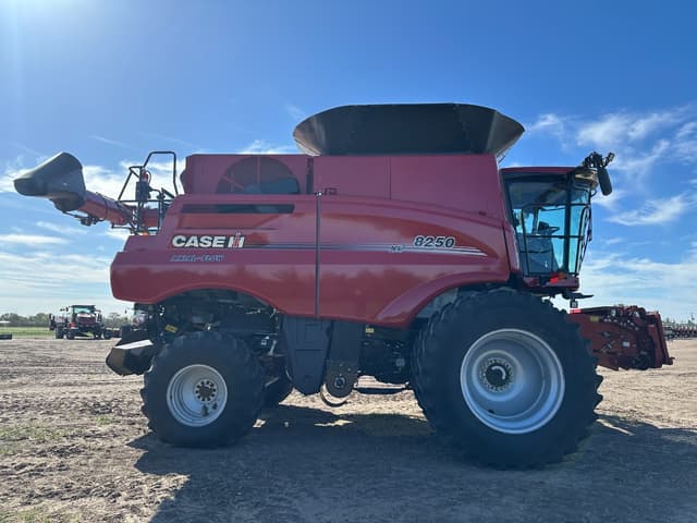 Image of Case IH 8250 equipment image 1