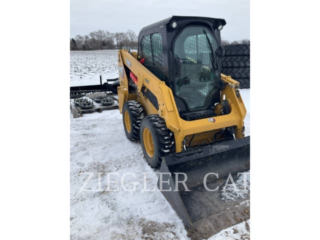 Image of Caterpillar 226D3 equipment image 1
