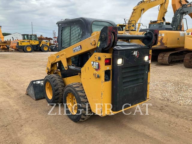 Image of Caterpillar 232D3 equipment image 3