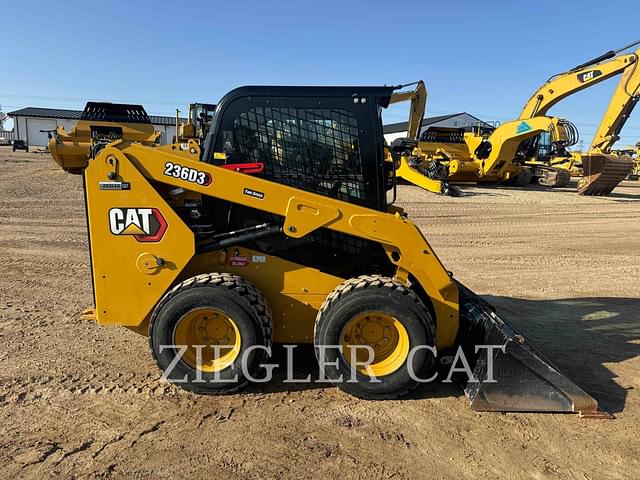 Image of Caterpillar 236D3 equipment image 4