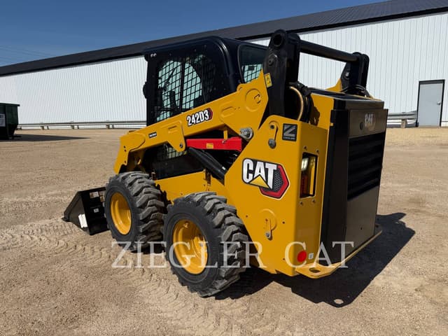 Image of Caterpillar 242D3 equipment image 3