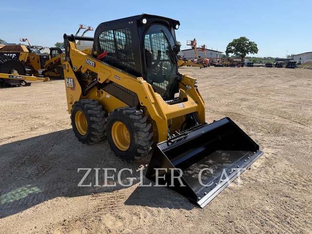 Image of Caterpillar 242D3 equipment image 1